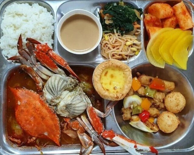 요즘 고등학교 급식 퀄리티.jpg_2.jpg