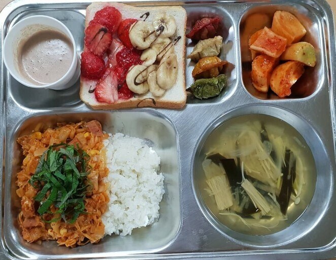 요즘 고등학교 급식 퀄리티.jpg_4.jpg