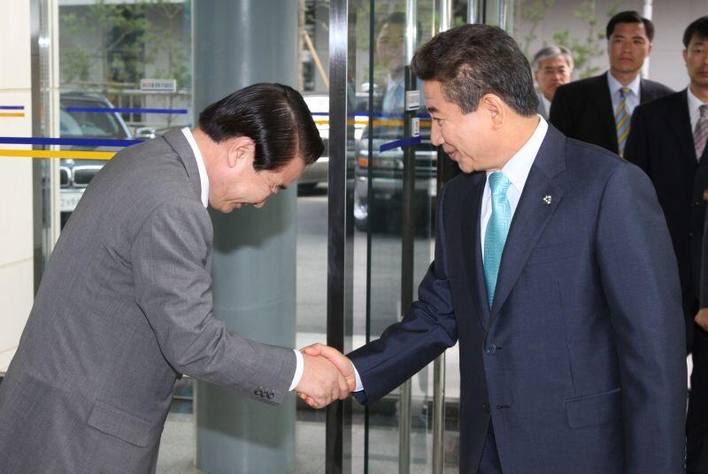 노무현 전 대통령) 17년 전 오늘 찍힌 사진들.jpg_2.jpg