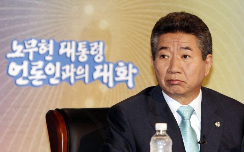 노무현 전 대통령) 17년 전 오늘 찍힌 사진들.jpg_6.jpg