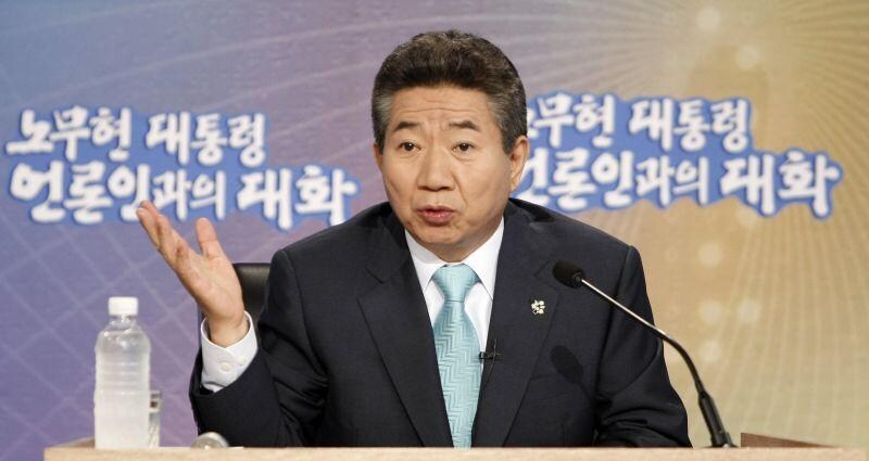 노무현 전 대통령) 17년 전 오늘 찍힌 사진들.jpg_13.jpg