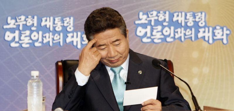 노무현 전 대통령) 17년 전 오늘 찍힌 사진들.jpg_23.jpg