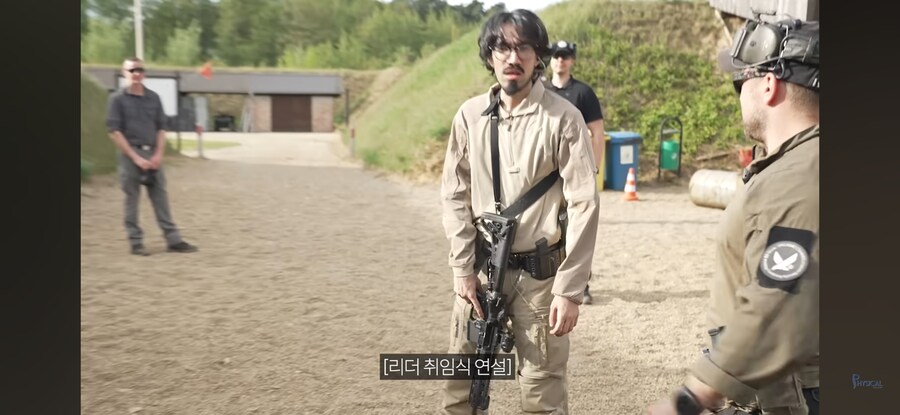 인방) 테러리스트가 해외 용병 인질로 붙잡은거 아님_1.jpg