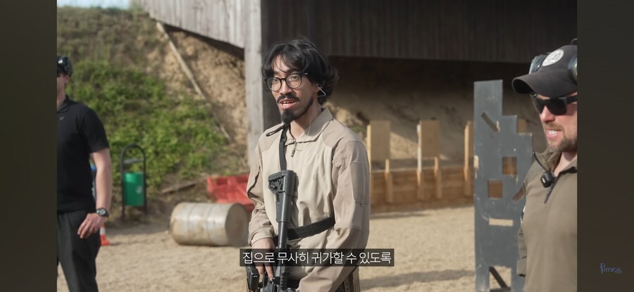 인방) 테러리스트가 해외 용병 인질로 붙잡은거 아님_7.jpg