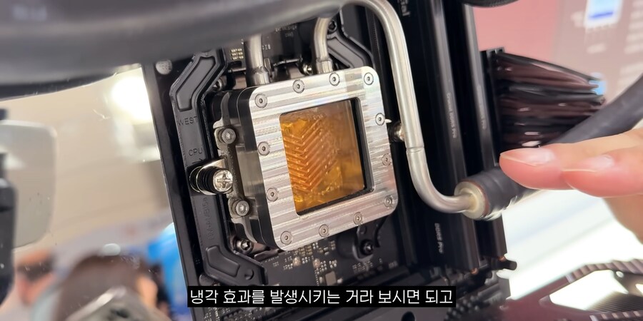녹투아에서 개발중인 무 펌프 수냉 쿨러_12.png