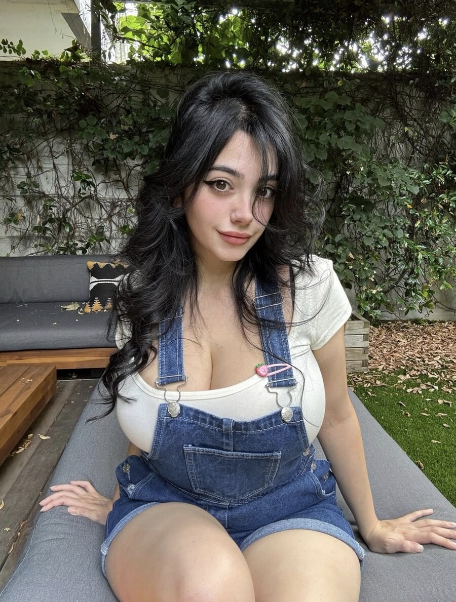 평범한 이탈리아 눈나.jpg_3.jpg