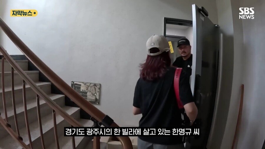 8년동안 공용 주차장에 고물 쌓아놓은 사람_1.jpg