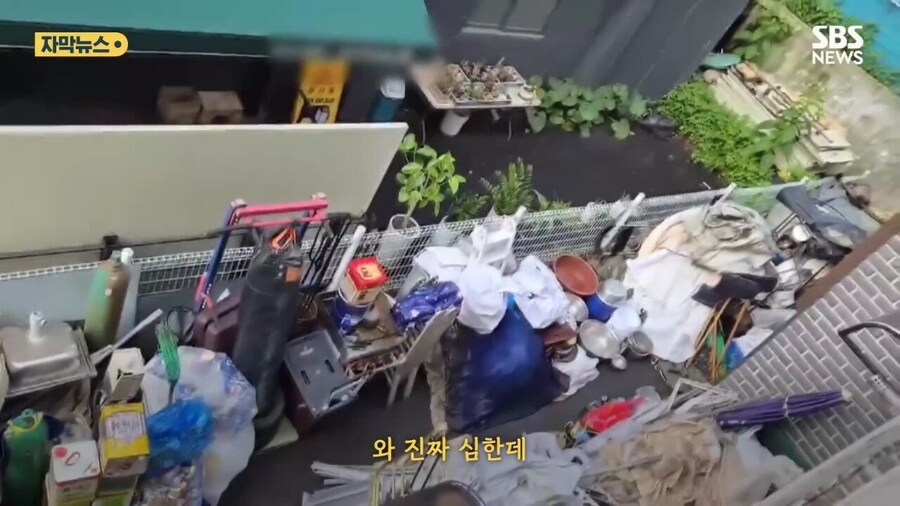 8년동안 공용 주차장에 고물 쌓아놓은 사람_4.jpg