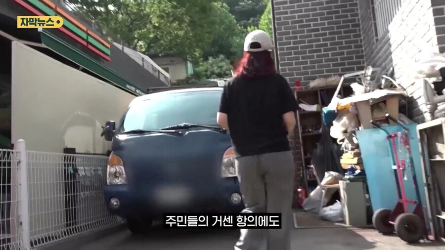 8년동안 공용 주차장에 고물 쌓아놓은 사람_25.jpg