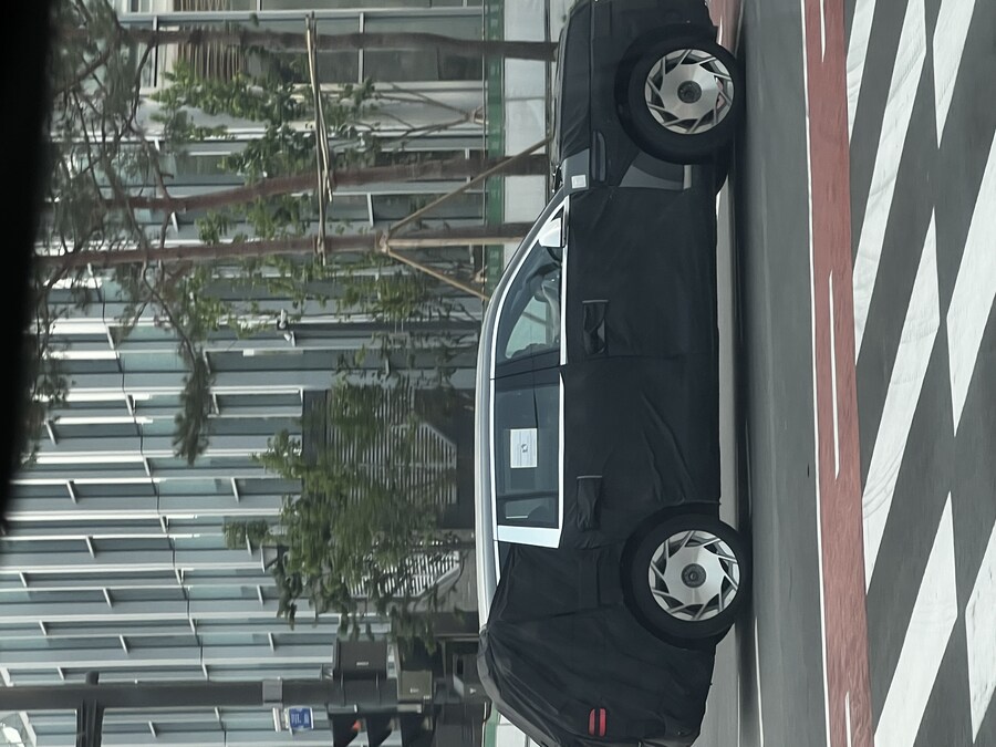 판교에서 봤던 GV90?_2.jpg