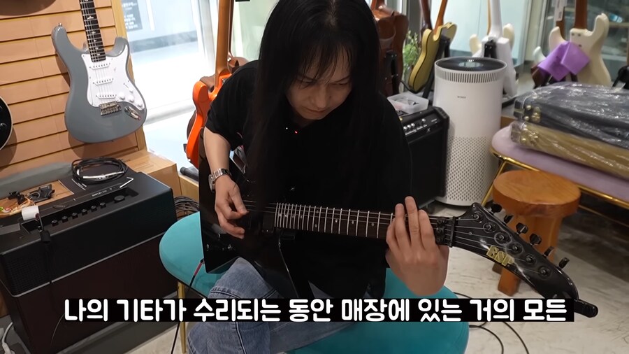 낙원악기상가에서 기타 막 치는 아저씨_4.png