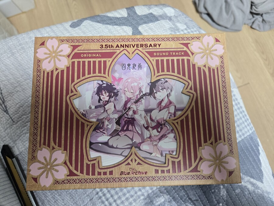 블루아카) 3.5주년 CD 박스 진짜이쁘네_1.jpg