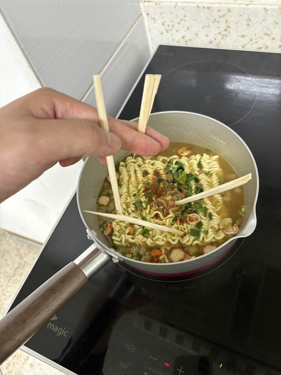 라면 먹기 힘드네_1.jpg