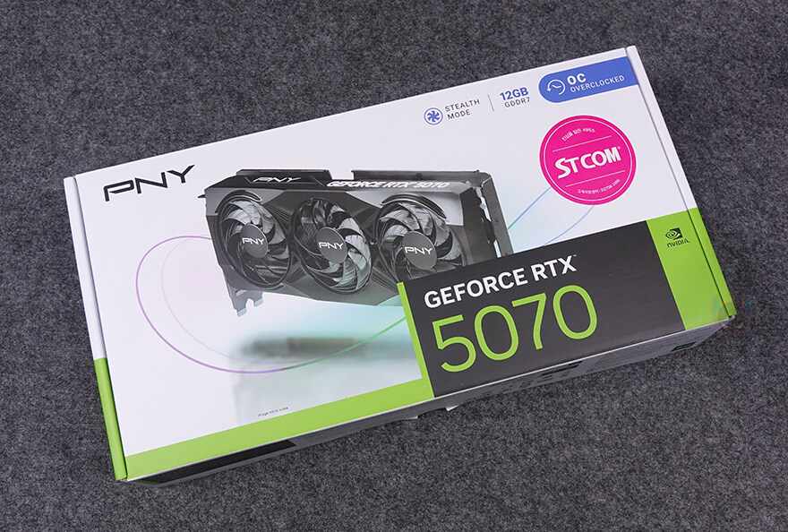 블랙감성!PNY 지포스 RTX 5070 OC D7 12GB Triple Fan_1.jpg