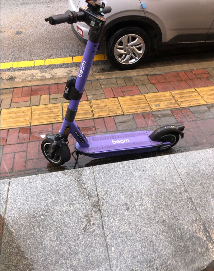 오늘 나갔다오는데 내가 집 앞부터 비를 잔뜩 맞은 이유_1.png