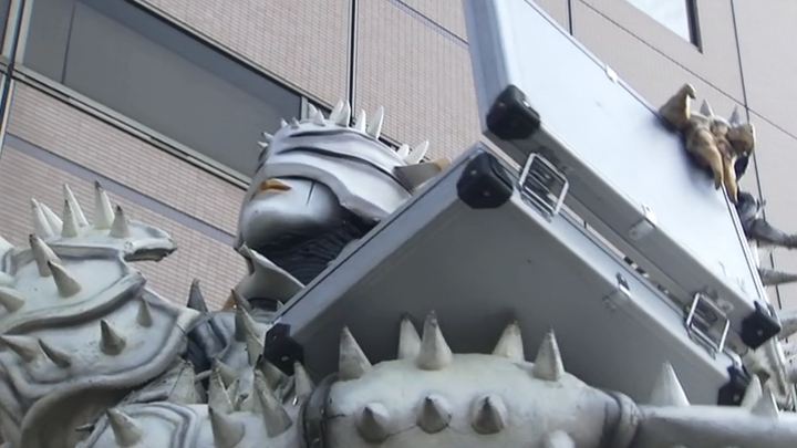 [가면라이더 카부토] 너무도 하이퍼 했던 등장_11.jpg