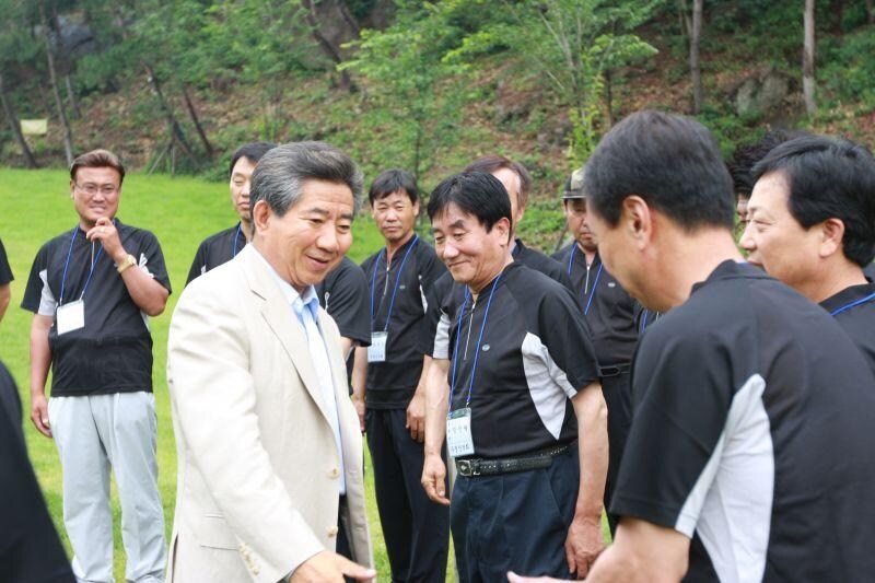 노무현 전 대통령) 17년 전 오늘 찍힌 사진들.jpg_2.jpg