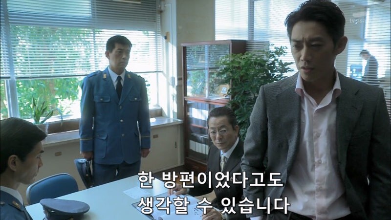 범죄자들에게 사랑받았던 교도관_21.jpg