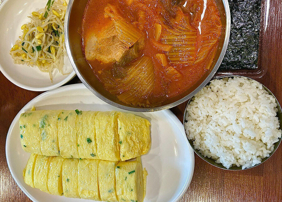 김치찌개에 계란말이_2.jpg