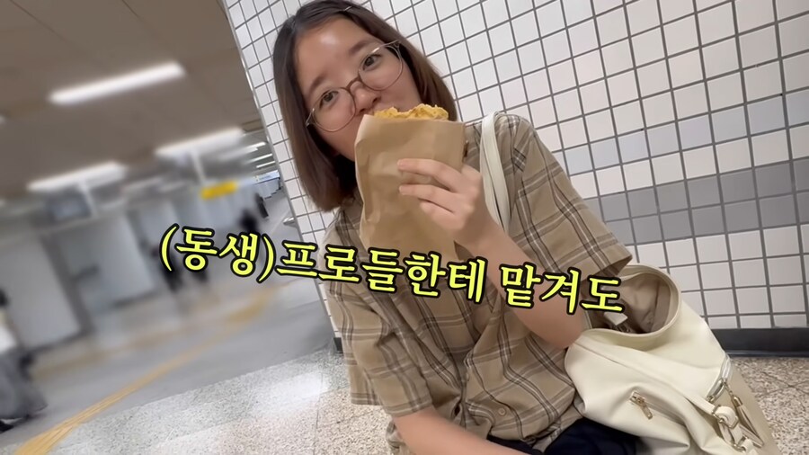 유튜브) 꾸미기 싫어하는 동생을 강제로 꾸며버리기_9.png