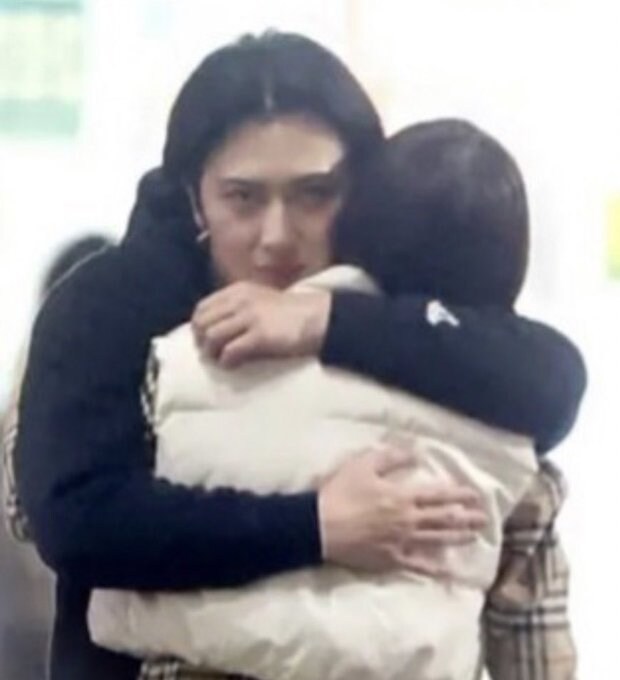 일본 주간지에 실린 남자배우의 모습_3.jpg