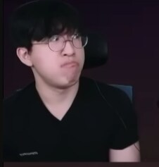 웃통깐 남자보고 비명지르는 아내, 그걸 지켜보는 남편_3.png