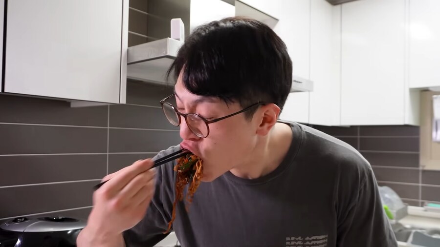 인방)컨텐츠때문에 어쩔수없이 폭식한 유튜버_10.png
