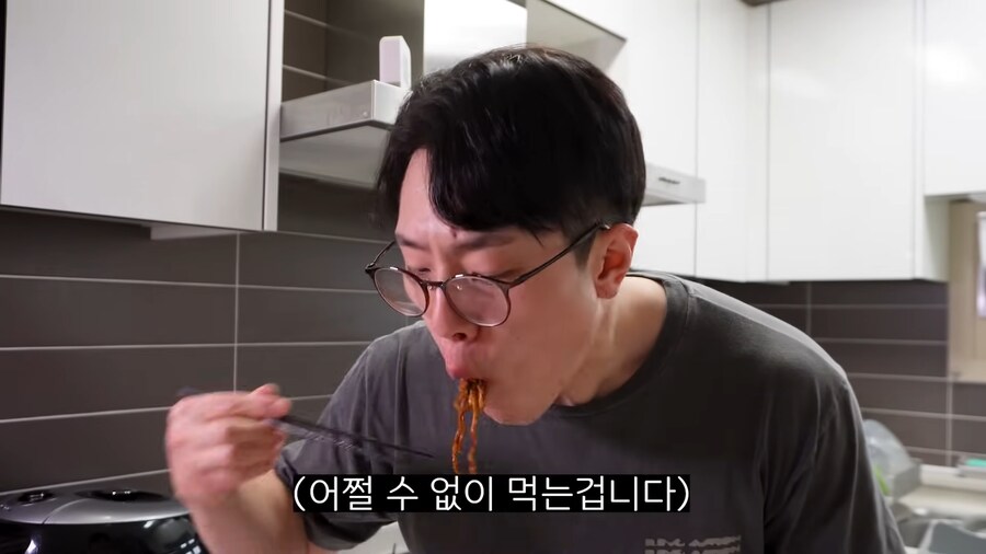 인방)컨텐츠때문에 어쩔수없이 폭식한 유튜버_12.png
