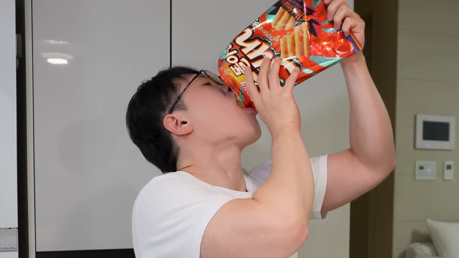 인방)컨텐츠때문에 어쩔수없이 폭식한 유튜버_18.png