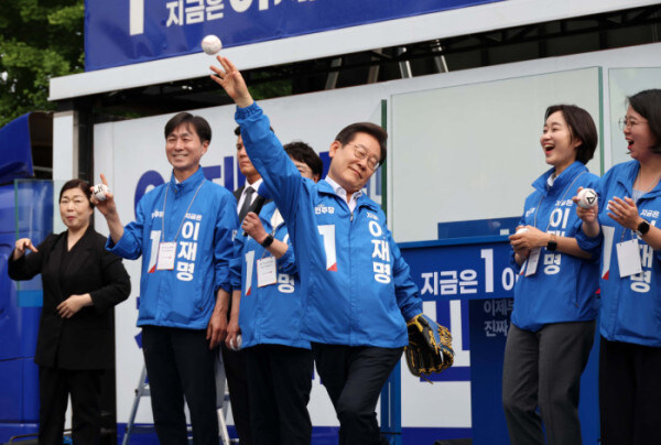 본인 재산은 엄청 아끼면서 혈세는 존나 퍼주고 있네_1.jpg