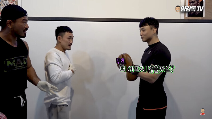 UFC) 왼손으로 복부 타격하려는 이유_4.jpg