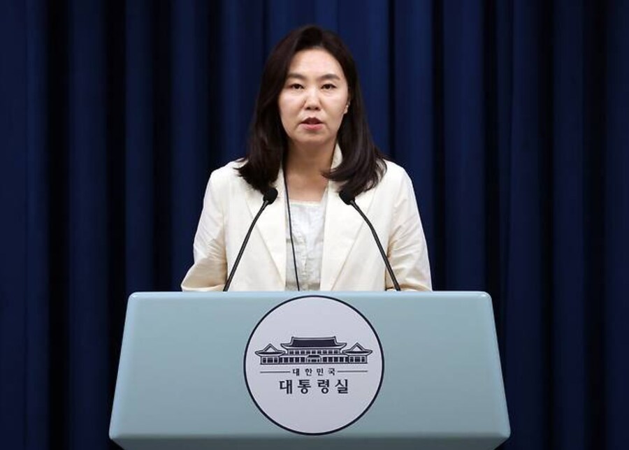 대통령실 생중계, 질문하는 기자도 답변하는 대변인도 다 나왔다_1.png