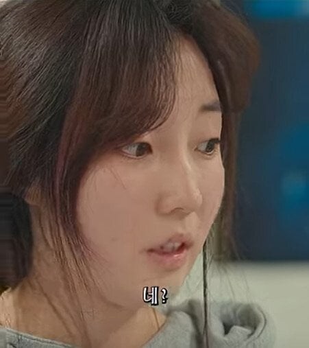 눈빛이 표독스러운 여상사.jpg_6.jpg