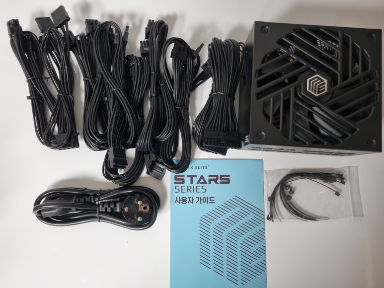 140mm 팬 장착한 골드파워 STARS CYGNUS 850W 풀모듈러 사용기_7.jpg