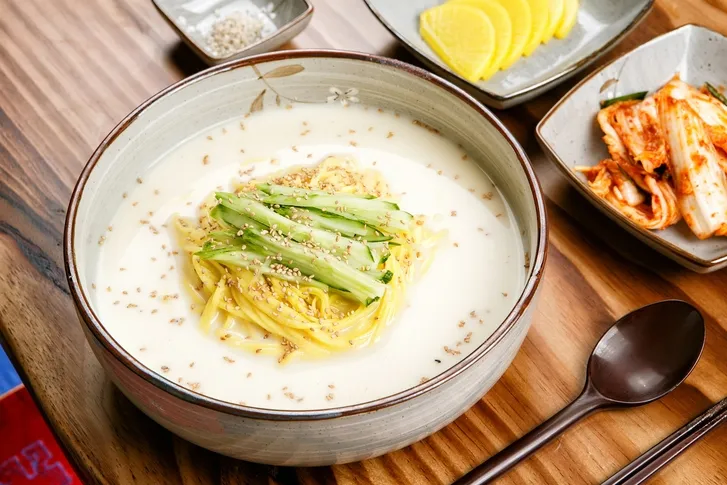 콩국엔 설탕넣는데 콩+국수엔 설탕 못넣겠음._1.webp