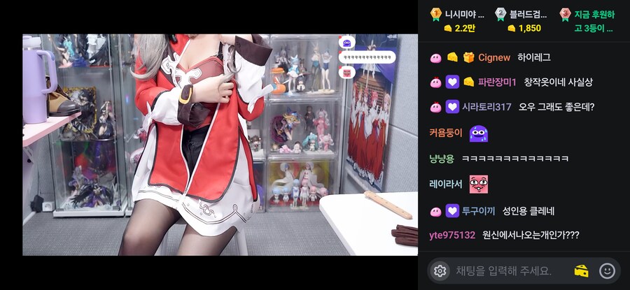 버튜버) 자기 옷 자랑하는 버튜버_2.png