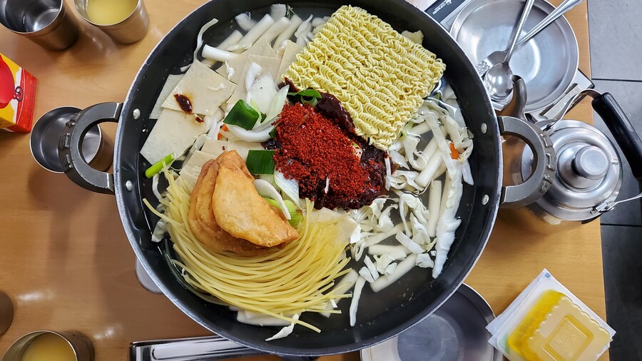 서울 음식 기행 : 신당동 떡볶이 명동 교자 신림 백순대 볶음 외_4.jpg
