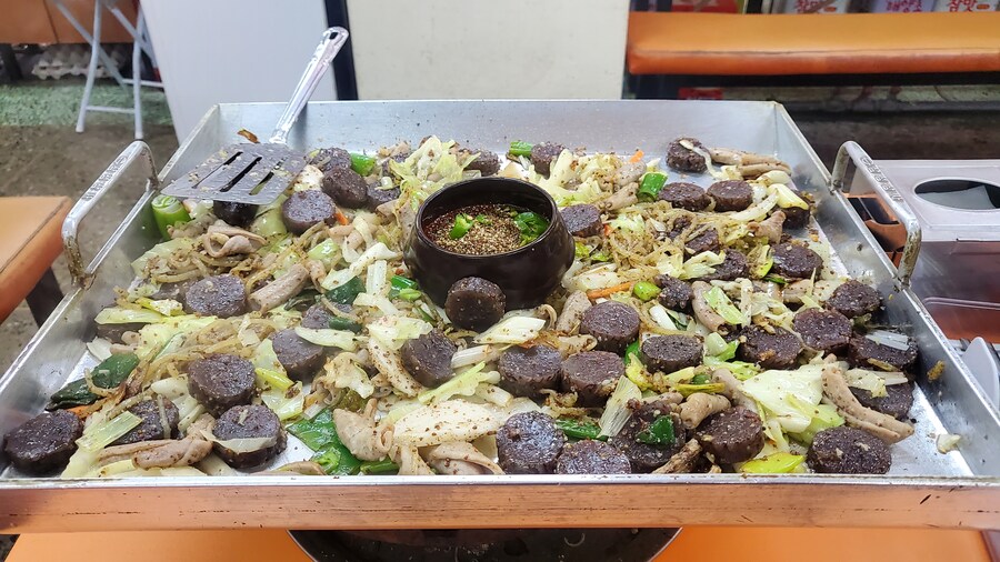 서울 음식 기행 : 신당동 떡볶이 명동 교자 신림 백순대 볶음 외_7.jpg