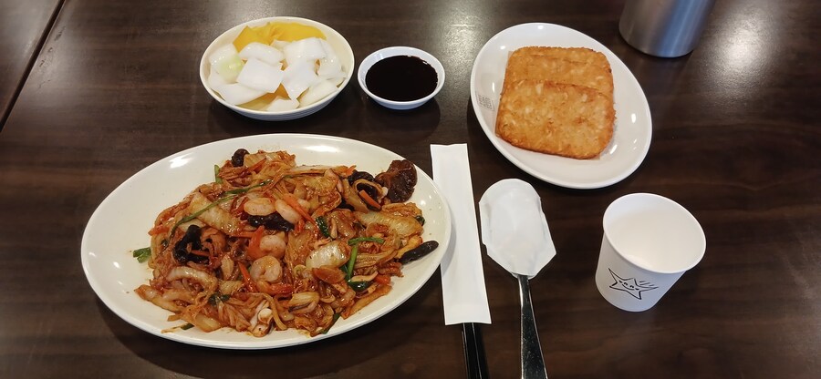 야근하면서 먹은 : 홍콩반점 볶음짬뽕_2.jpg