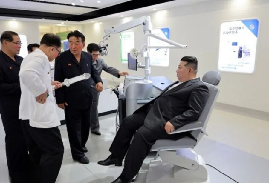 "네, 네놈들...! 감히 최고존엄인 나에게...!!!"_1.png