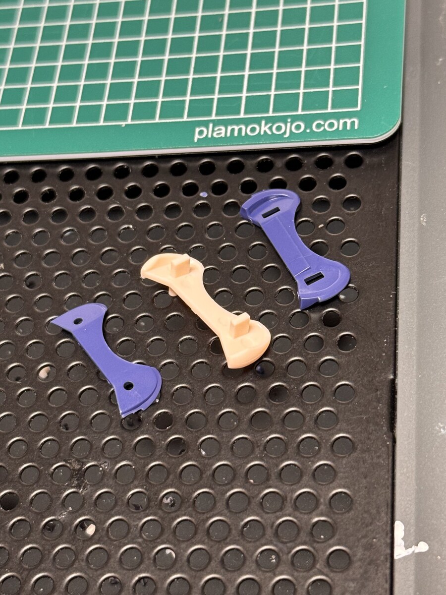 [코토부키야] 메가미 디바이스 오우부 츠쿠요미 레갈리아 소체 조립 이미지_3.jpg