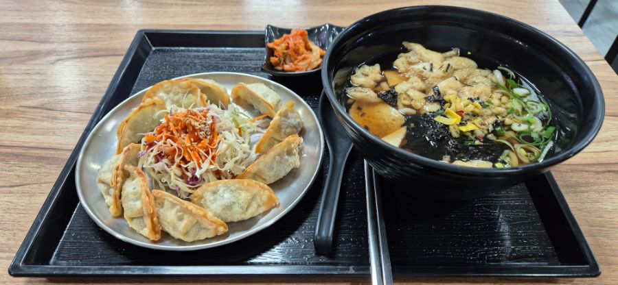 울산행복드림쉼터에서 유부어묵우동과 비빔만두를 먹어봤습니다._1.jpg