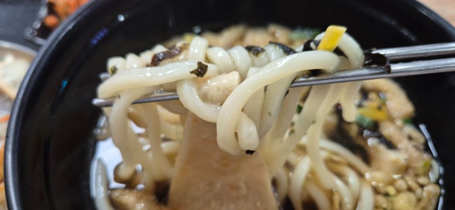 울산행복드림쉼터에서 유부어묵우동과 비빔만두를 먹어봤습니다._3.jpg