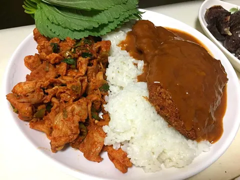 돈까스 vs 제육볶음 논쟁.jpg_2.webp