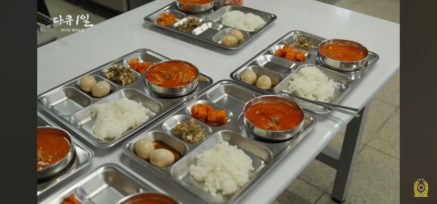 님들 군대가면 이런 밥 먹는데요_1.jpg