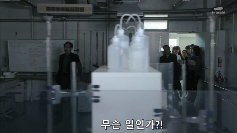 사랑하는 여자를 위해 살인을 저지를 수밖에 없었던 과학자_21.jpg