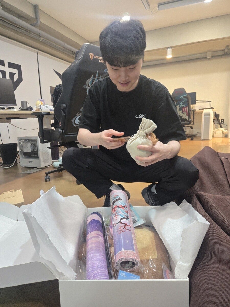 메이플에 선물받은 롤 프로게이머_1.jpg