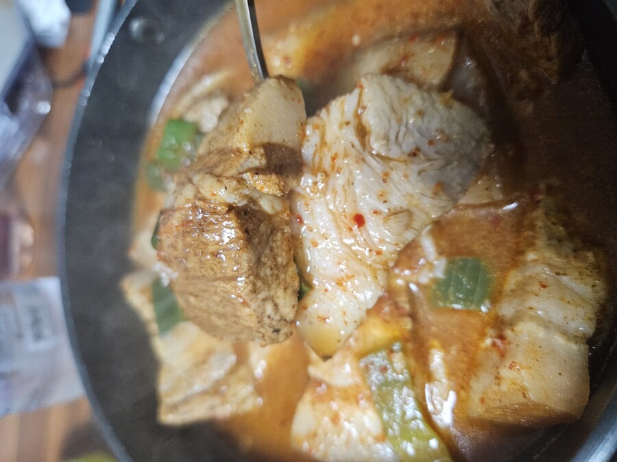 너희 내가 방금 만든 수육국밥 먹으라면 먹어?_1.jpg