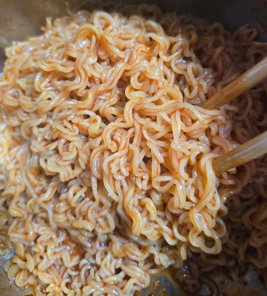 피자에 뿌려 먹으면 진짜 맛있다는 소스 jpg_2.jpg