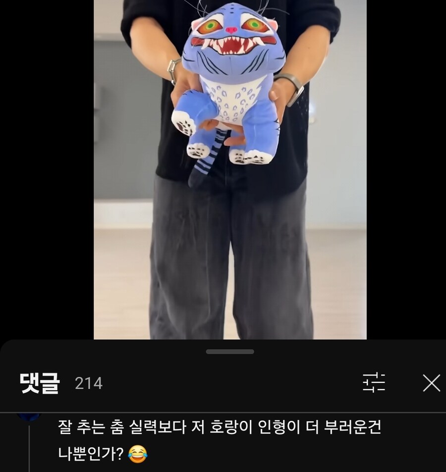 어떤 댄스영상 숏츠의 시선강탈자_1.jpg